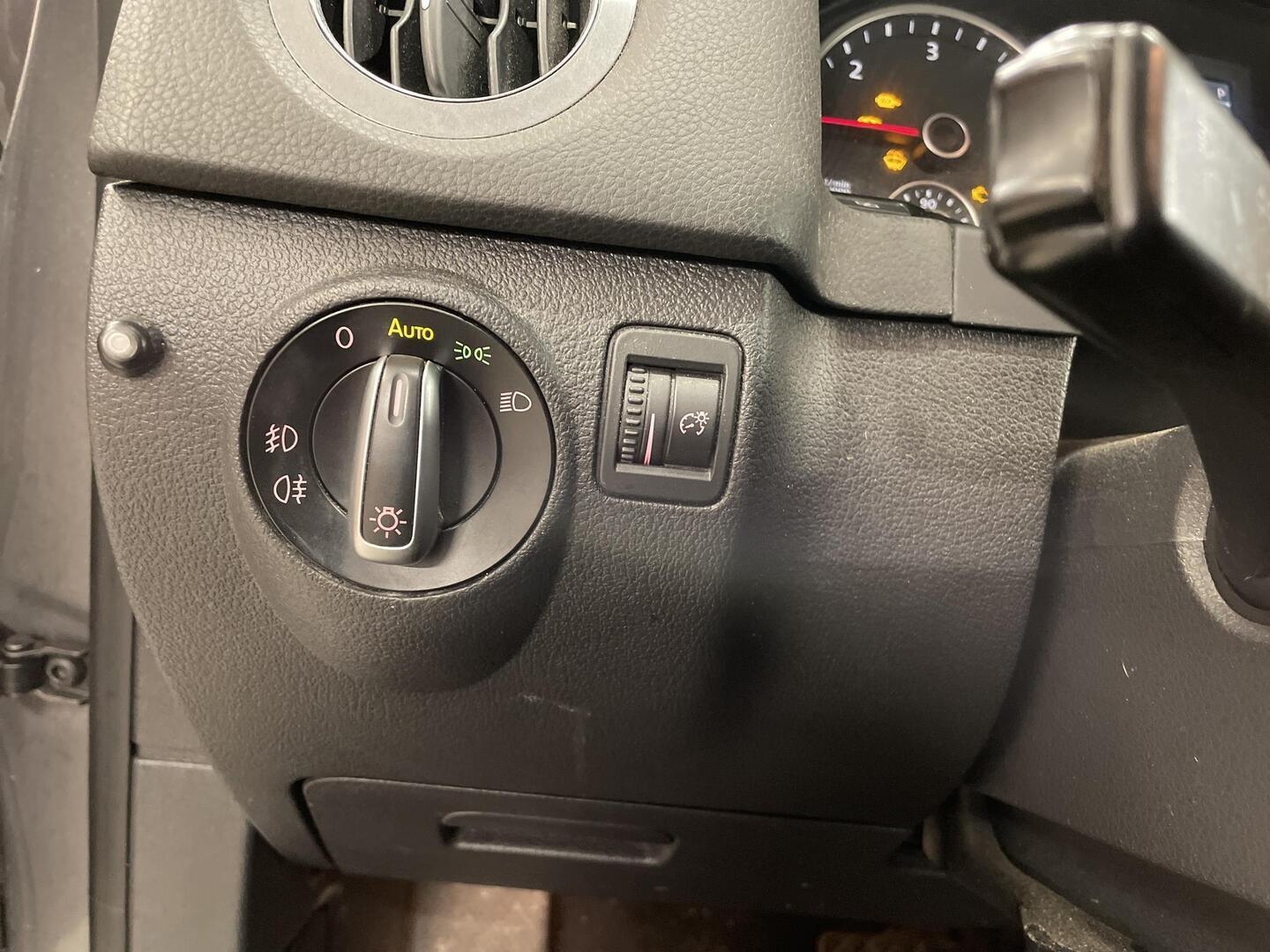 VOLKSWAGEN Tiguan 2012