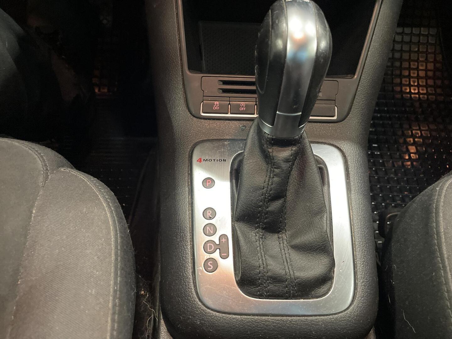 VOLKSWAGEN Tiguan 2012