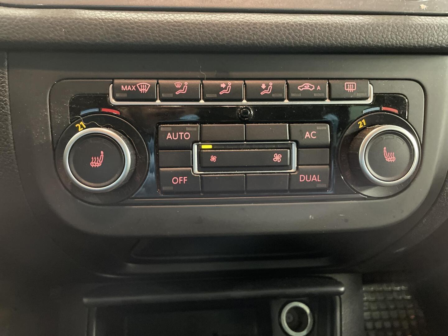 VOLKSWAGEN Tiguan 2012