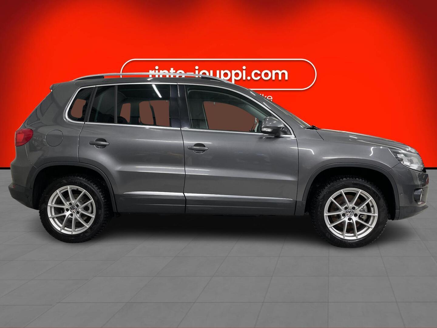 VOLKSWAGEN Tiguan 2012