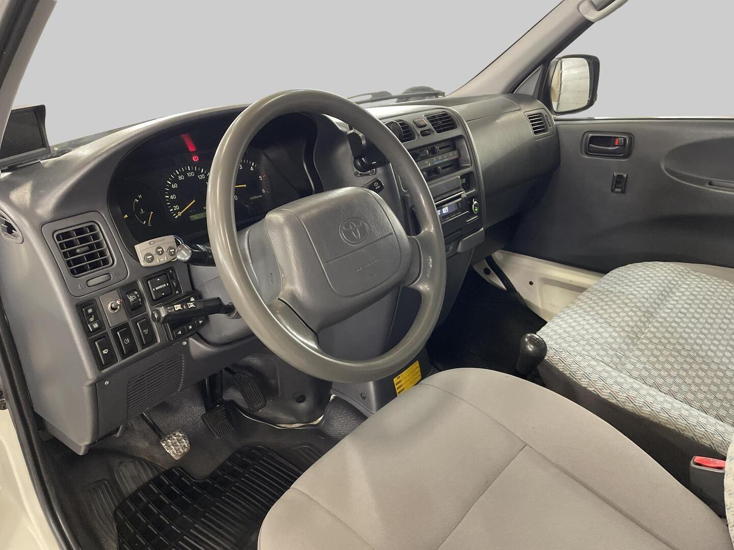 TOYOTA Hiace 2004