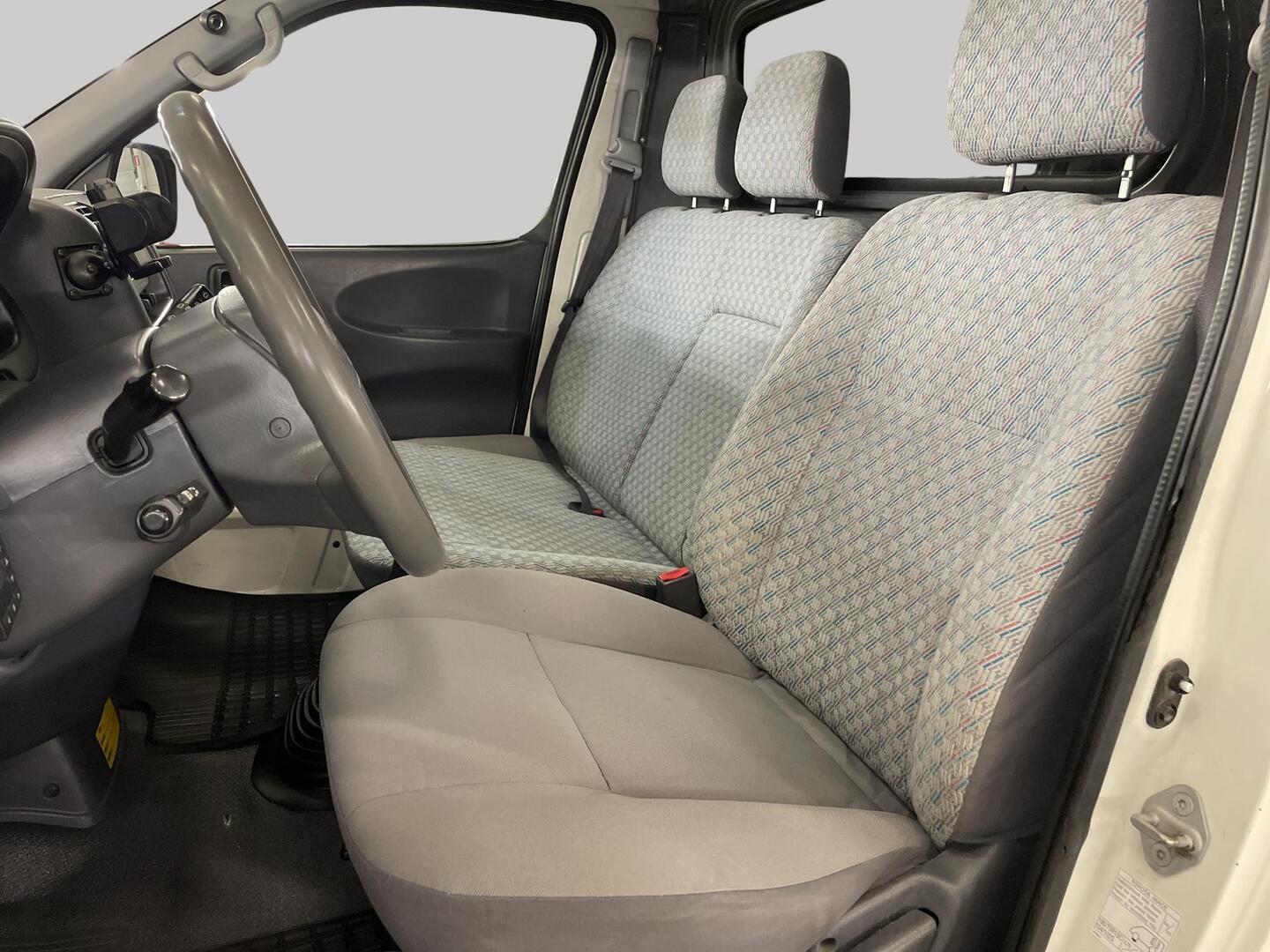 TOYOTA Hiace 2004