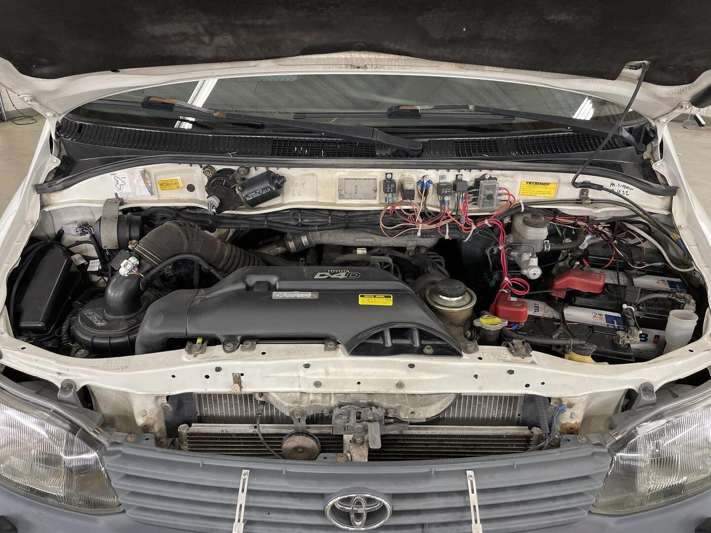 TOYOTA Hiace 2004