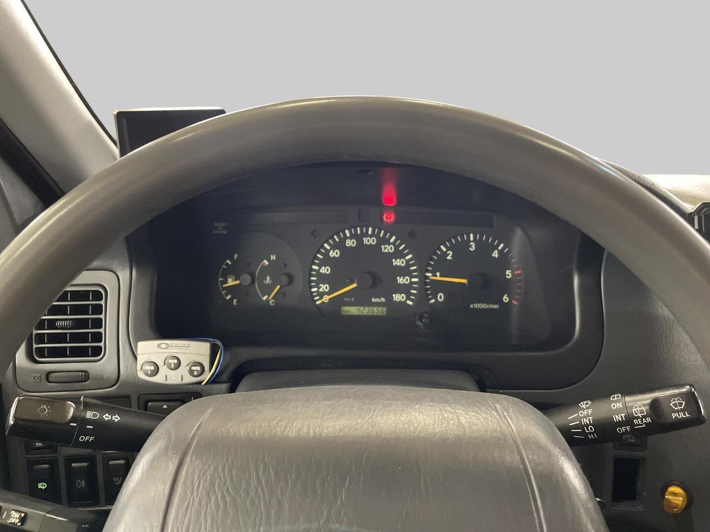 TOYOTA Hiace 2004