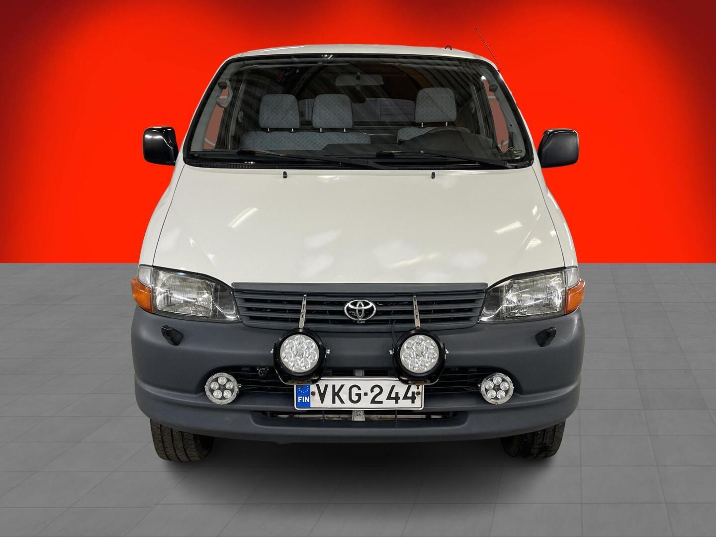 TOYOTA Hiace 2004
