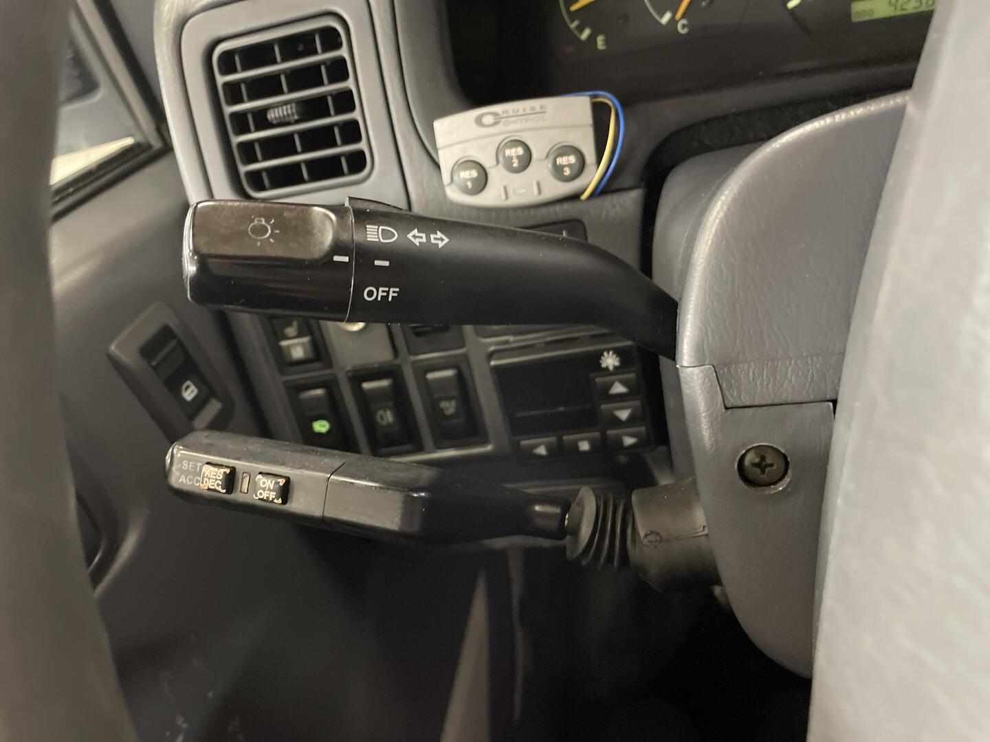 TOYOTA Hiace 2004