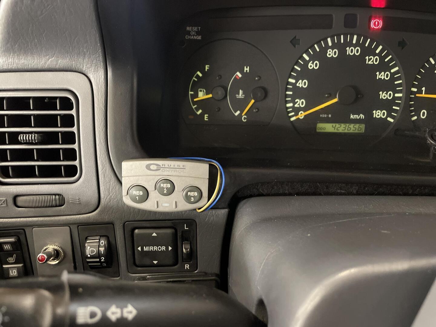 TOYOTA Hiace 2004