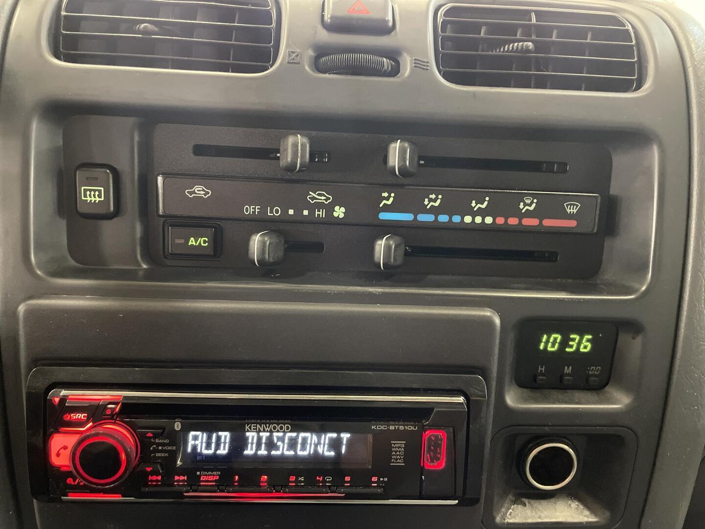 TOYOTA Hiace 2004