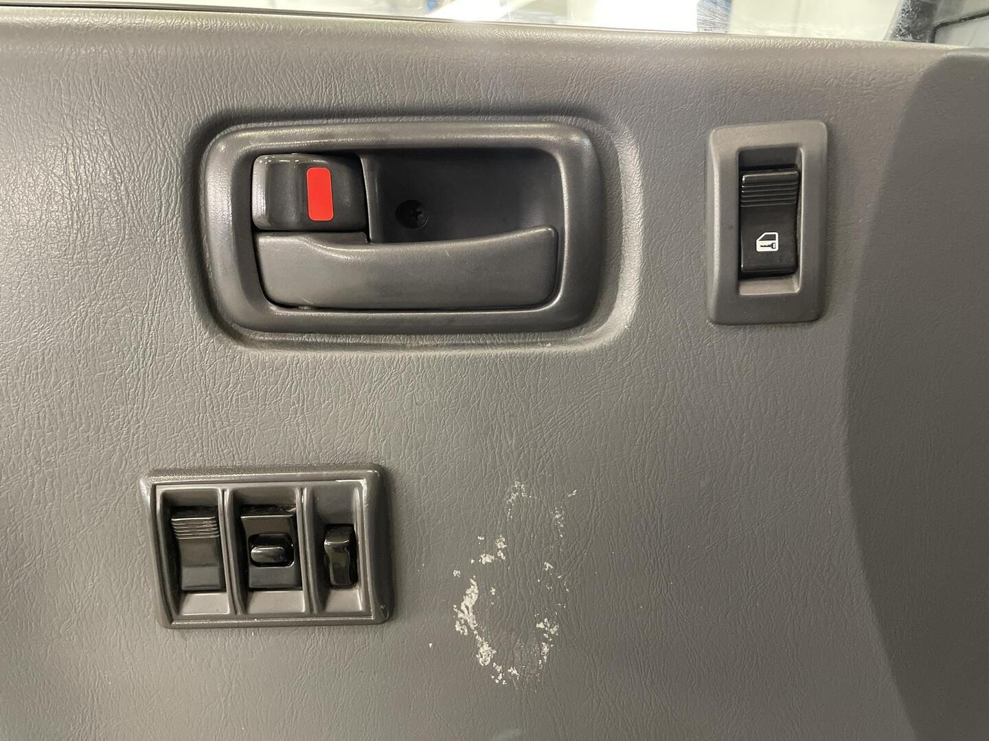 TOYOTA Hiace 2004