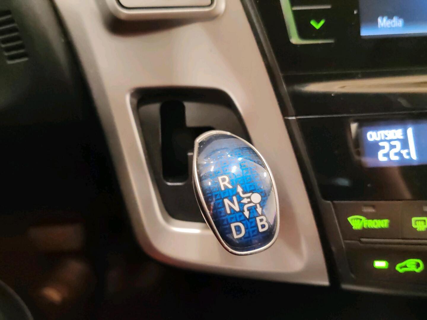 TOYOTA Prius 2017