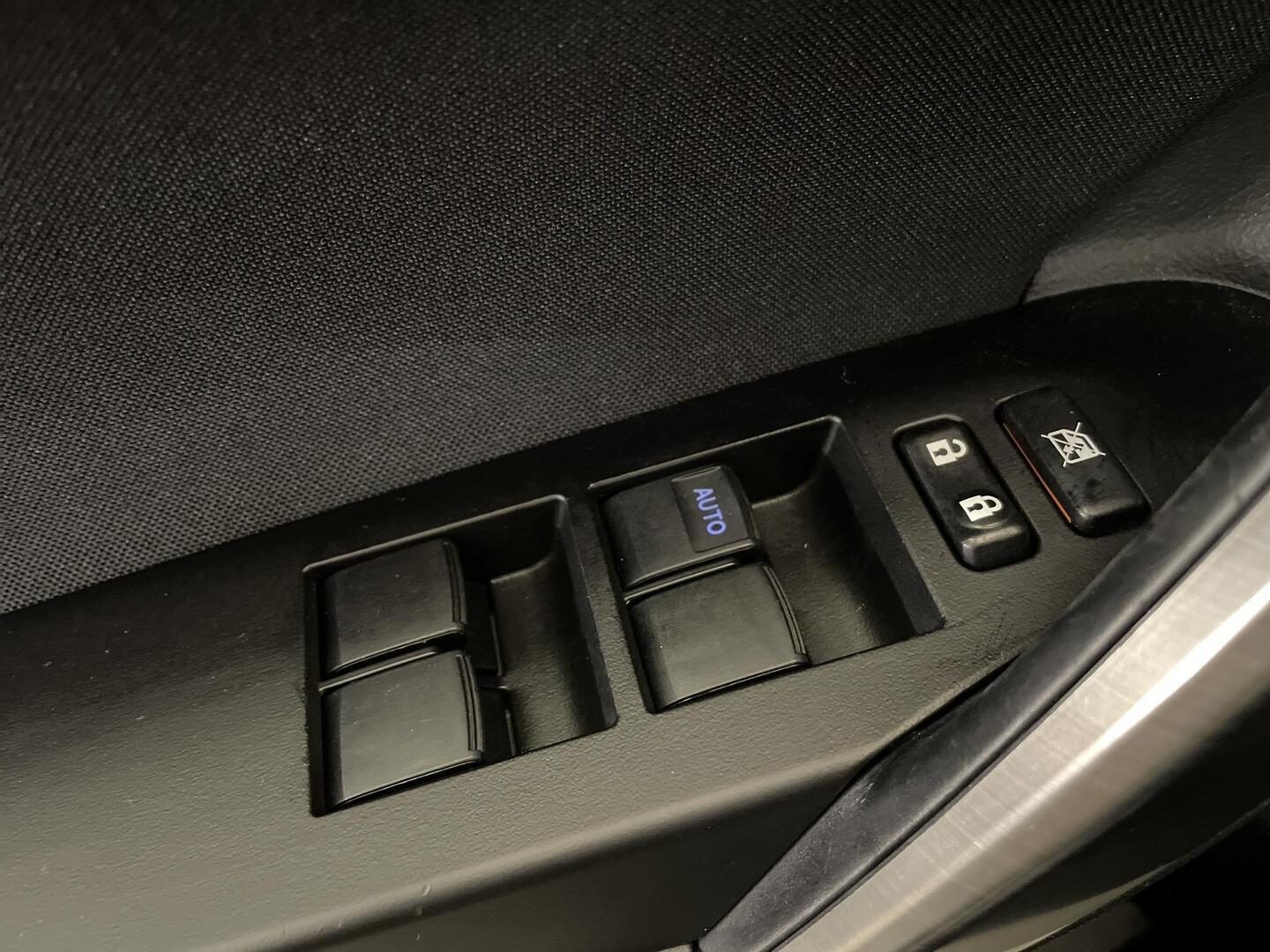 TOYOTA Auris 2014