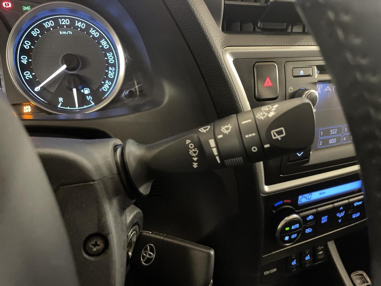 TOYOTA Auris 2014