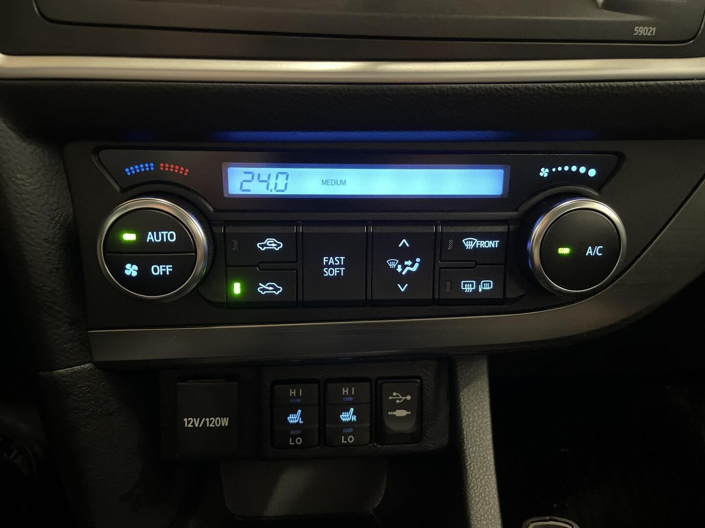 TOYOTA Auris 2014