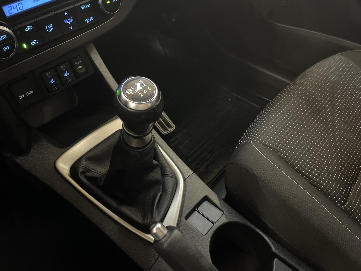TOYOTA Auris 2014