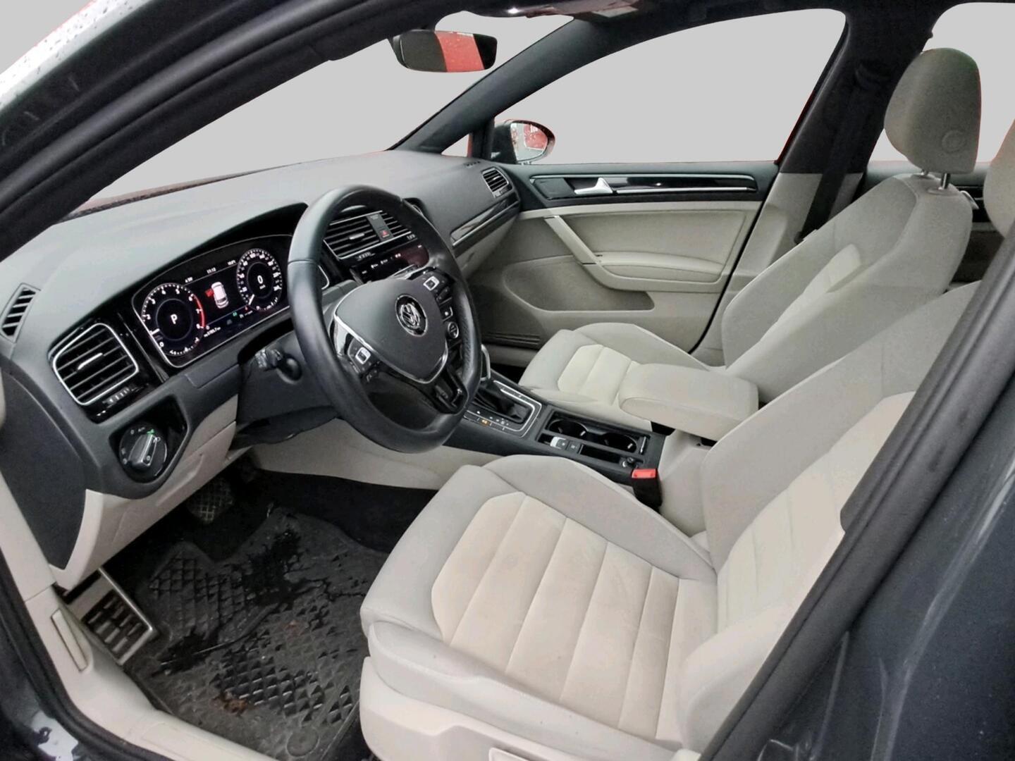 VOLKSWAGEN Golf 2018