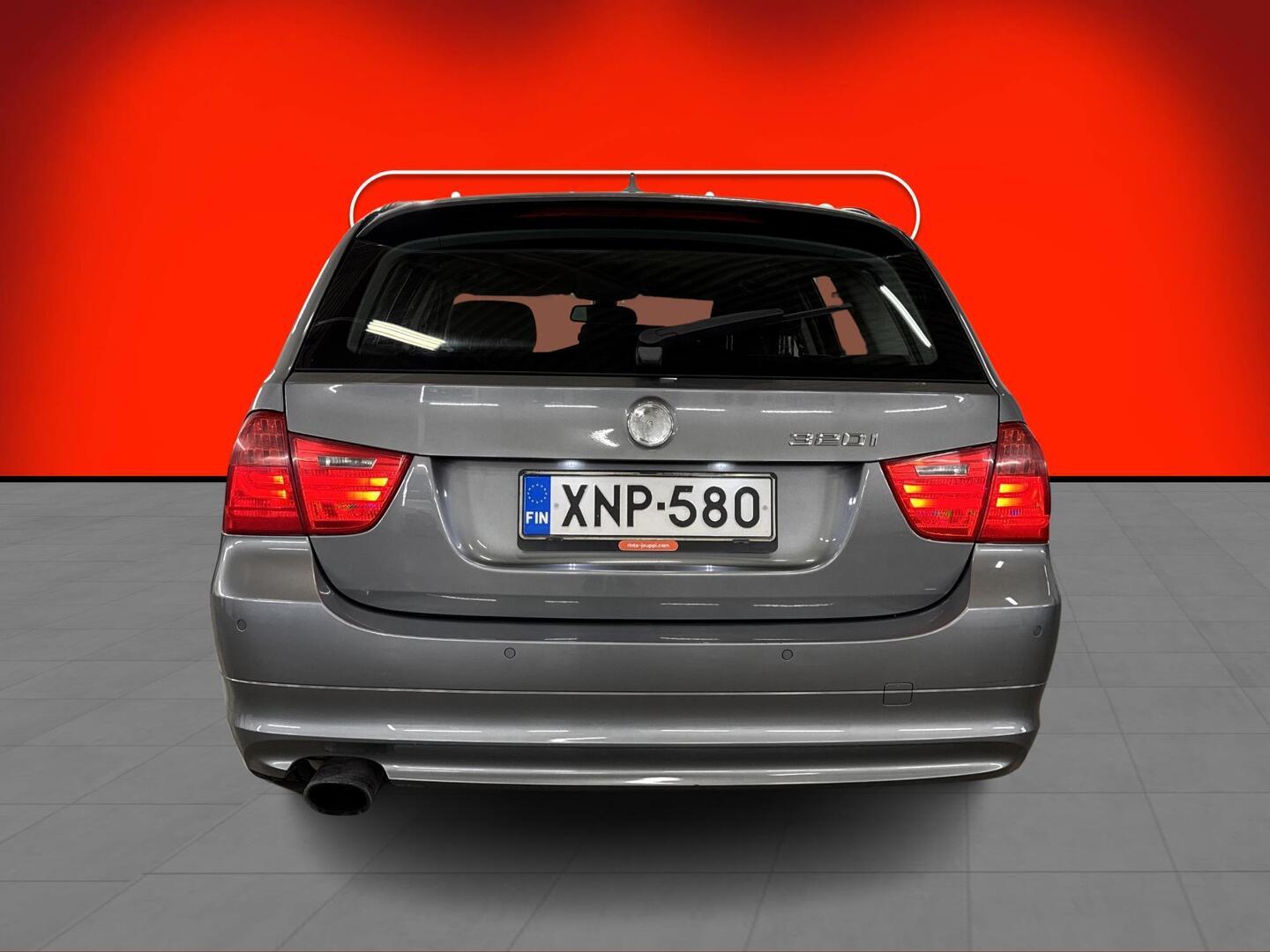 BMW 320 2011