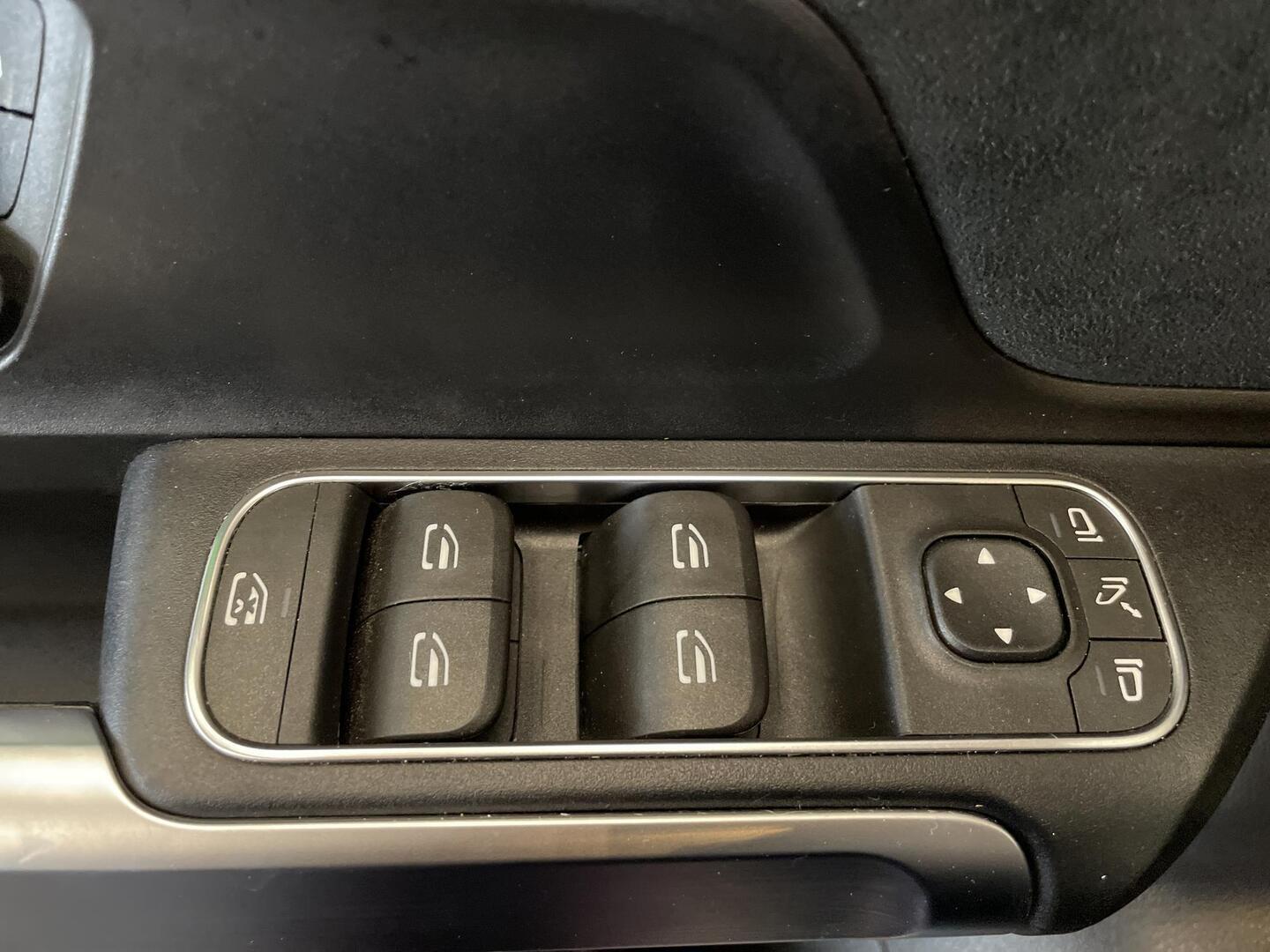 MERCEDES-BENZ EQB 2022