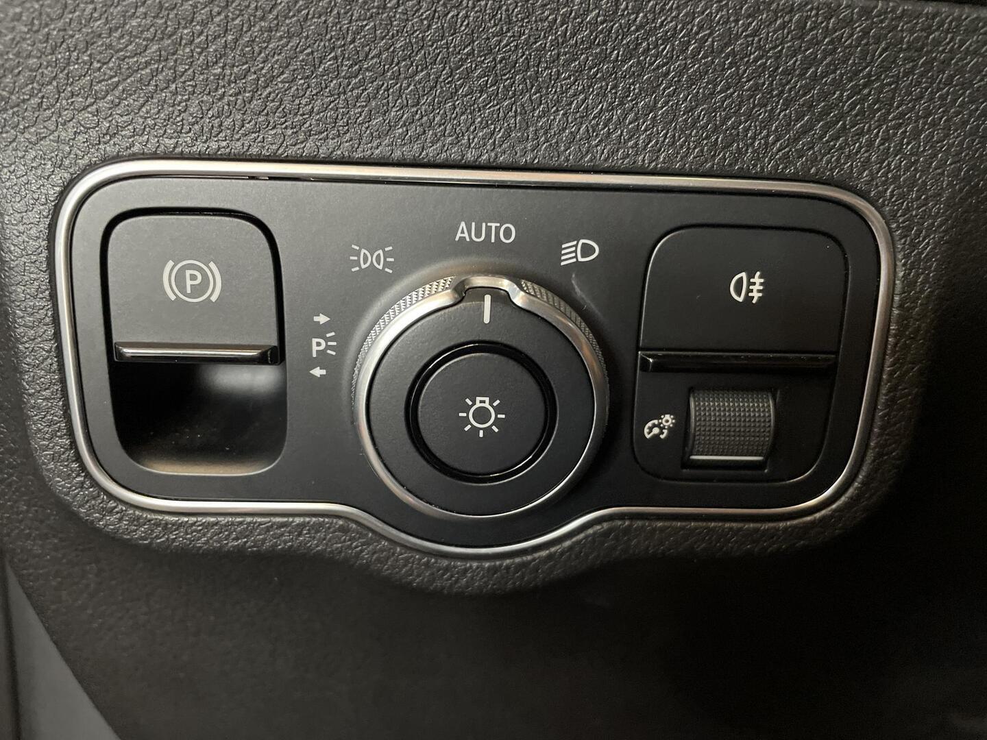 MERCEDES-BENZ EQB 2022