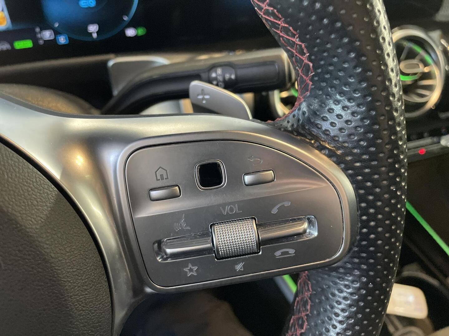 MERCEDES-BENZ EQB 2022