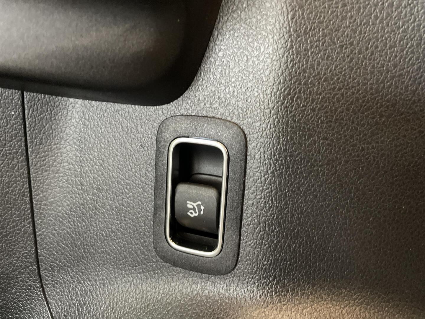 MERCEDES-BENZ EQB 2022