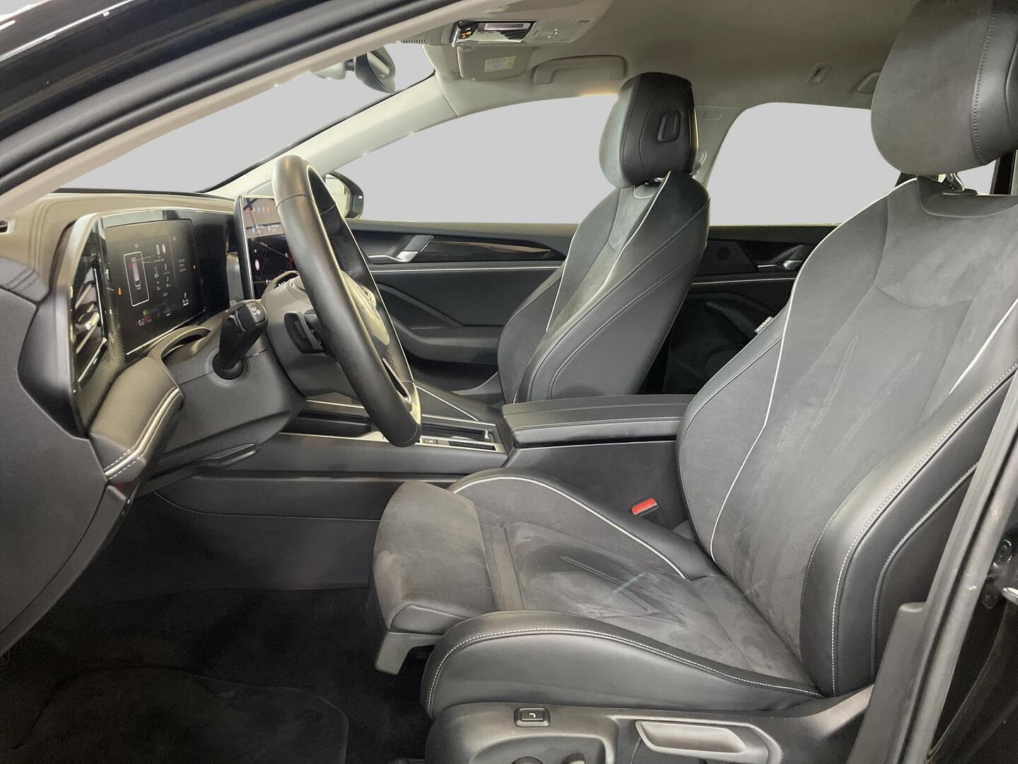 VOLKSWAGEN PASSAT 2025