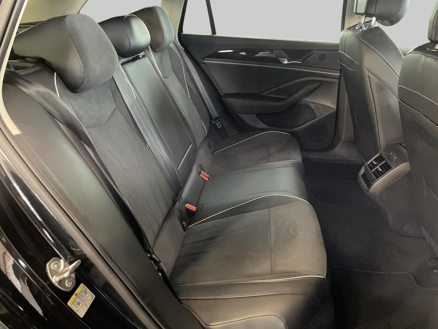 VOLKSWAGEN PASSAT 2025