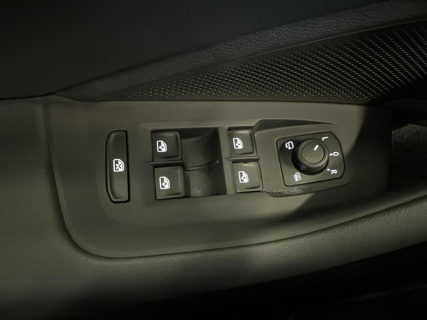 VOLKSWAGEN PASSAT 2025