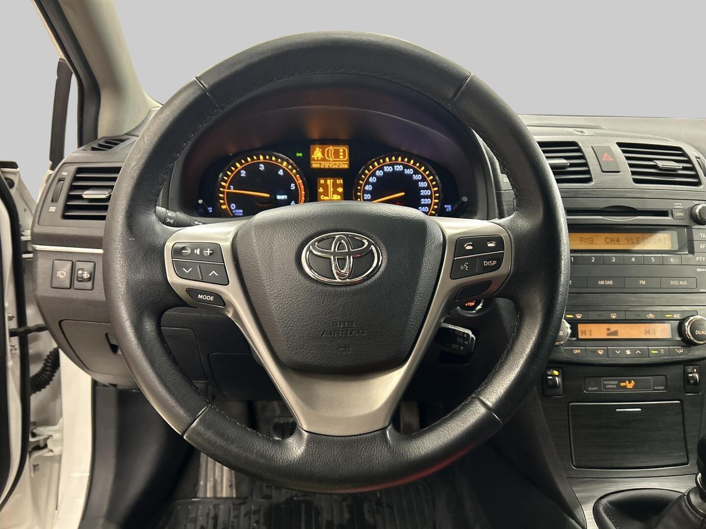 TOYOTA Avensis 2010