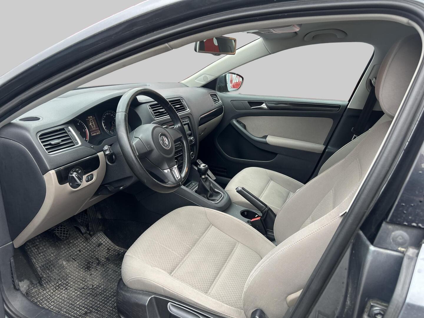 VOLKSWAGEN Jetta 2011