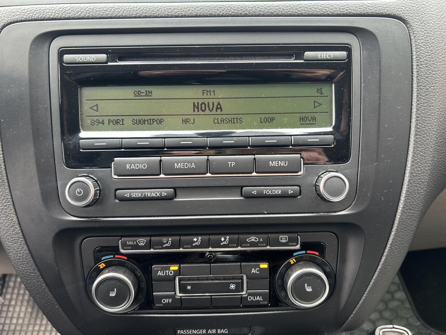 VOLKSWAGEN Jetta 2011