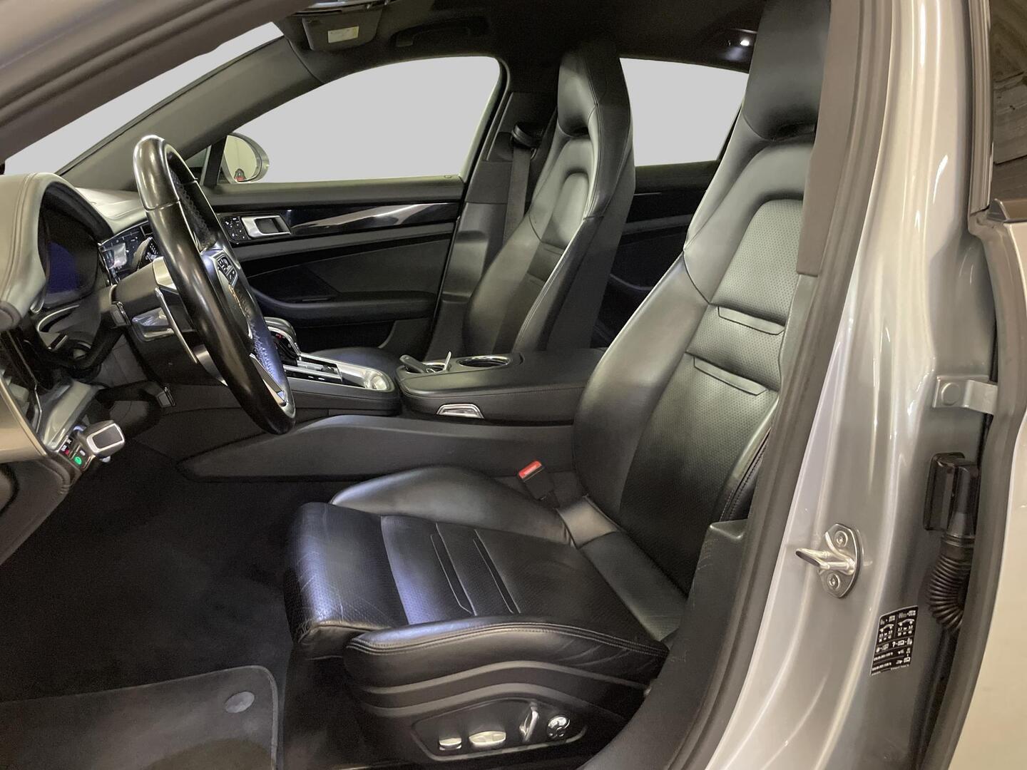 PORSCHE Panamera 2018