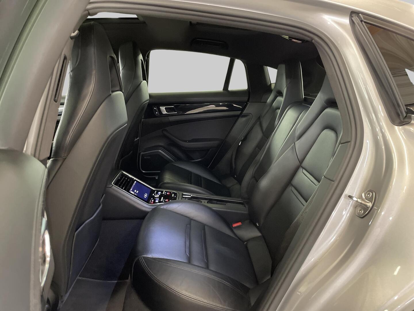 PORSCHE Panamera 2018