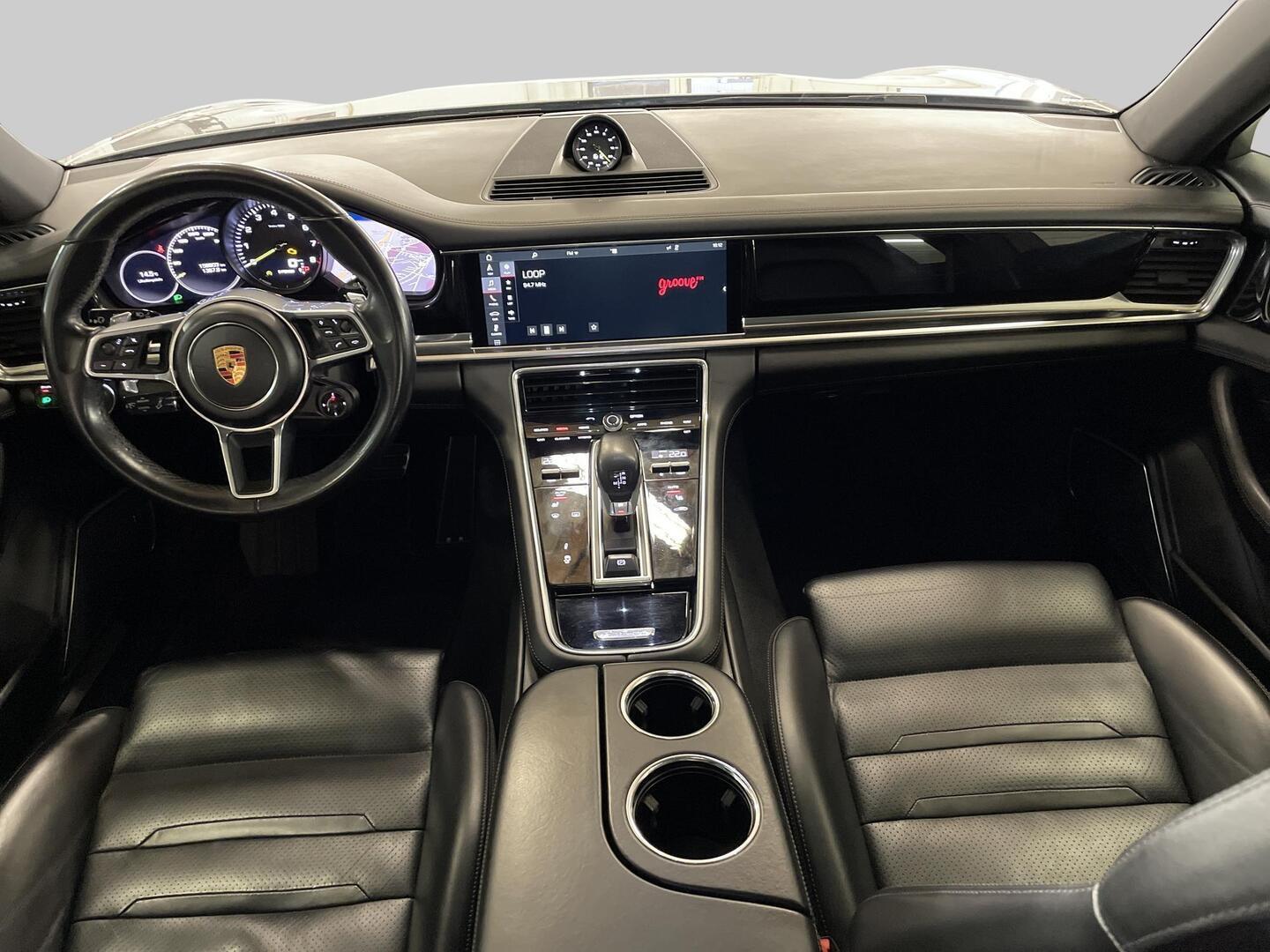 PORSCHE Panamera 2018