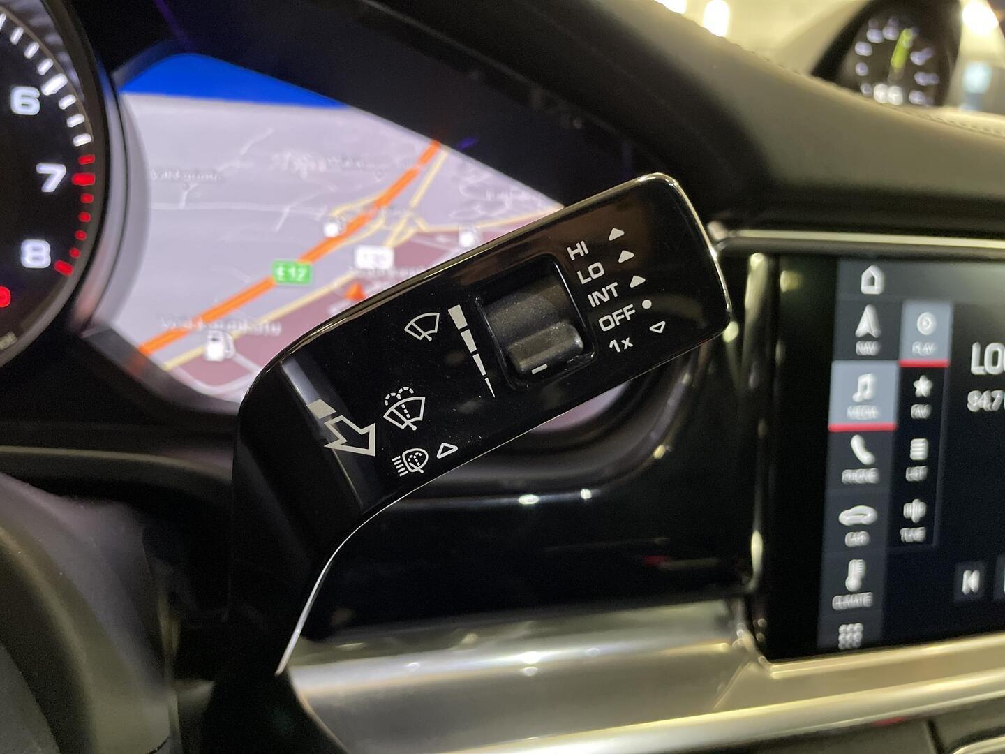 PORSCHE Panamera 2018