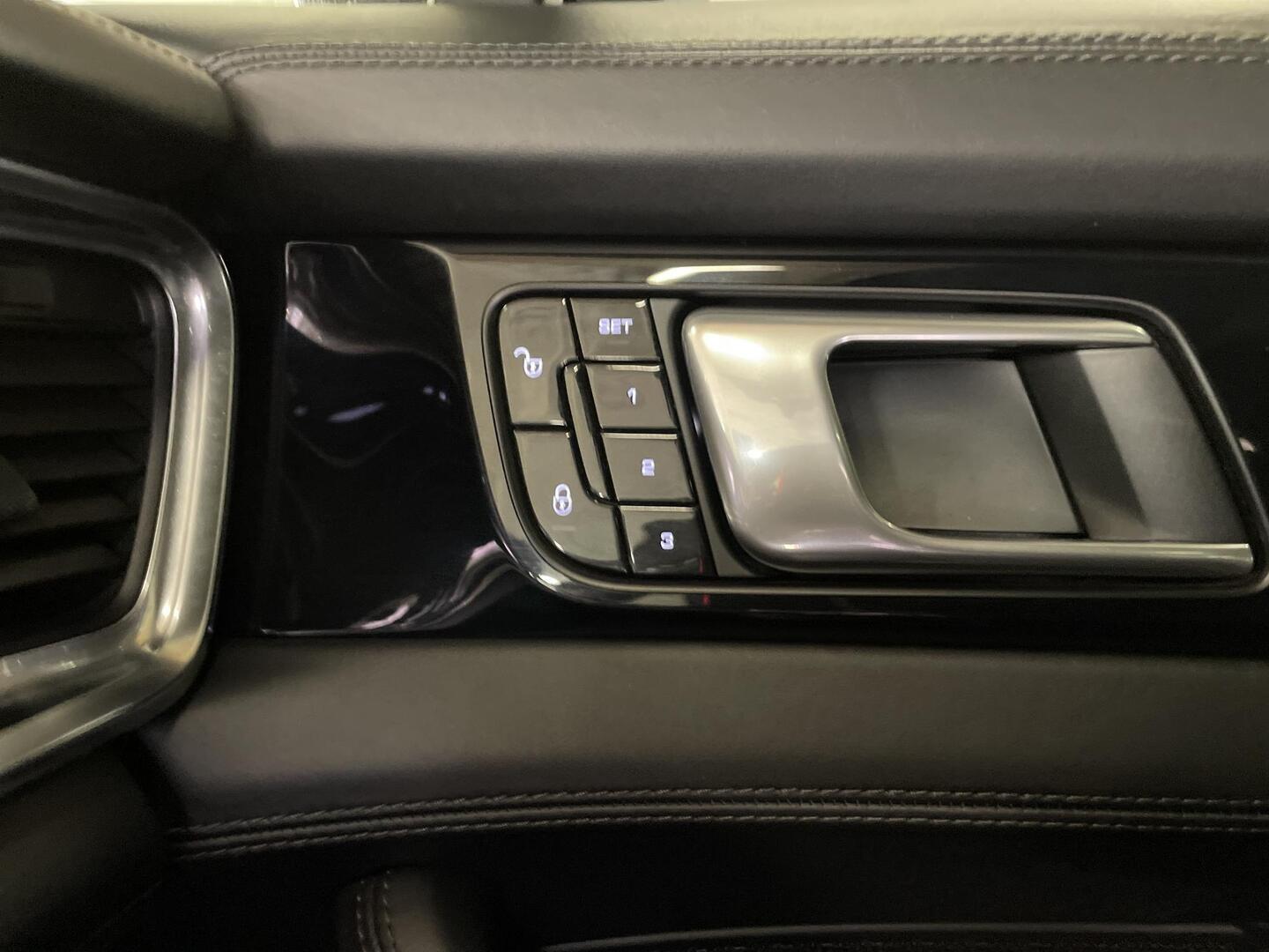 PORSCHE Panamera 2018