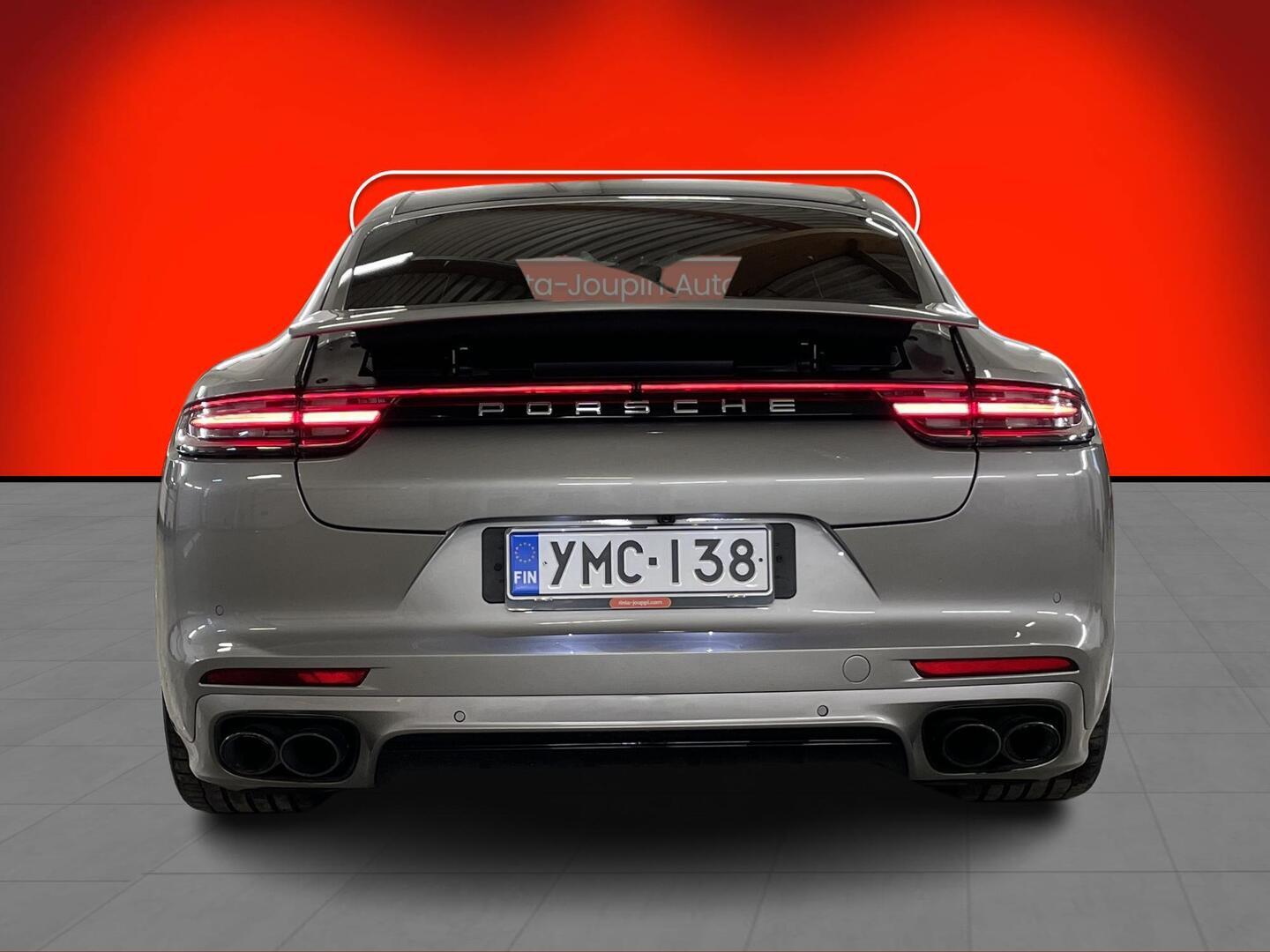 PORSCHE Panamera 2018