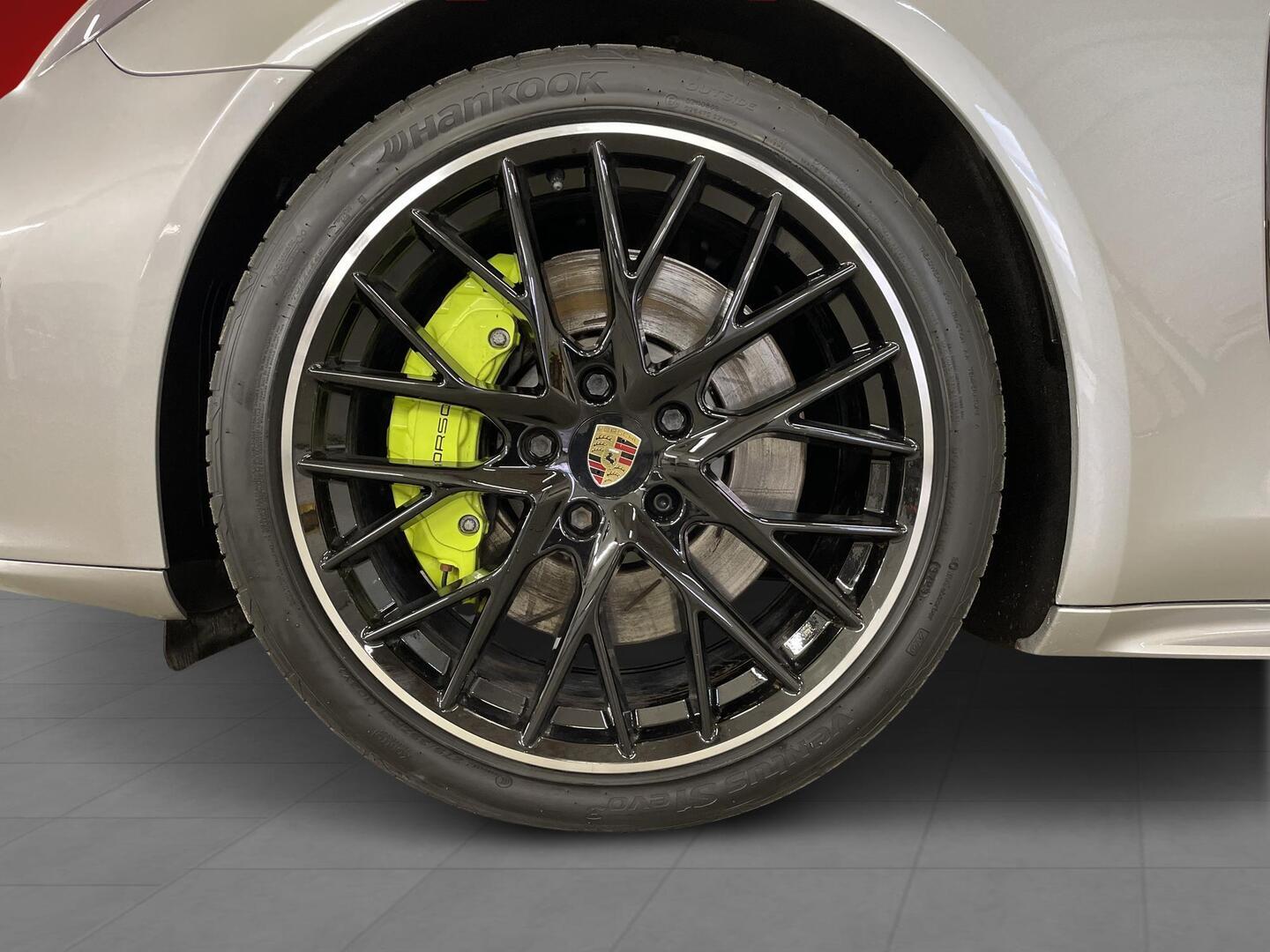 PORSCHE Panamera 2018