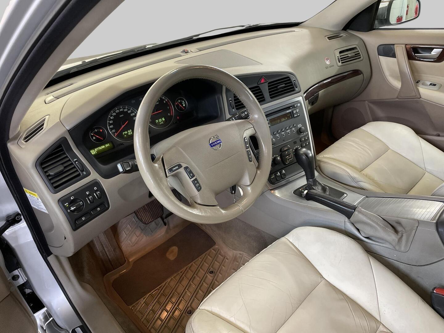 VOLVO V70 2005