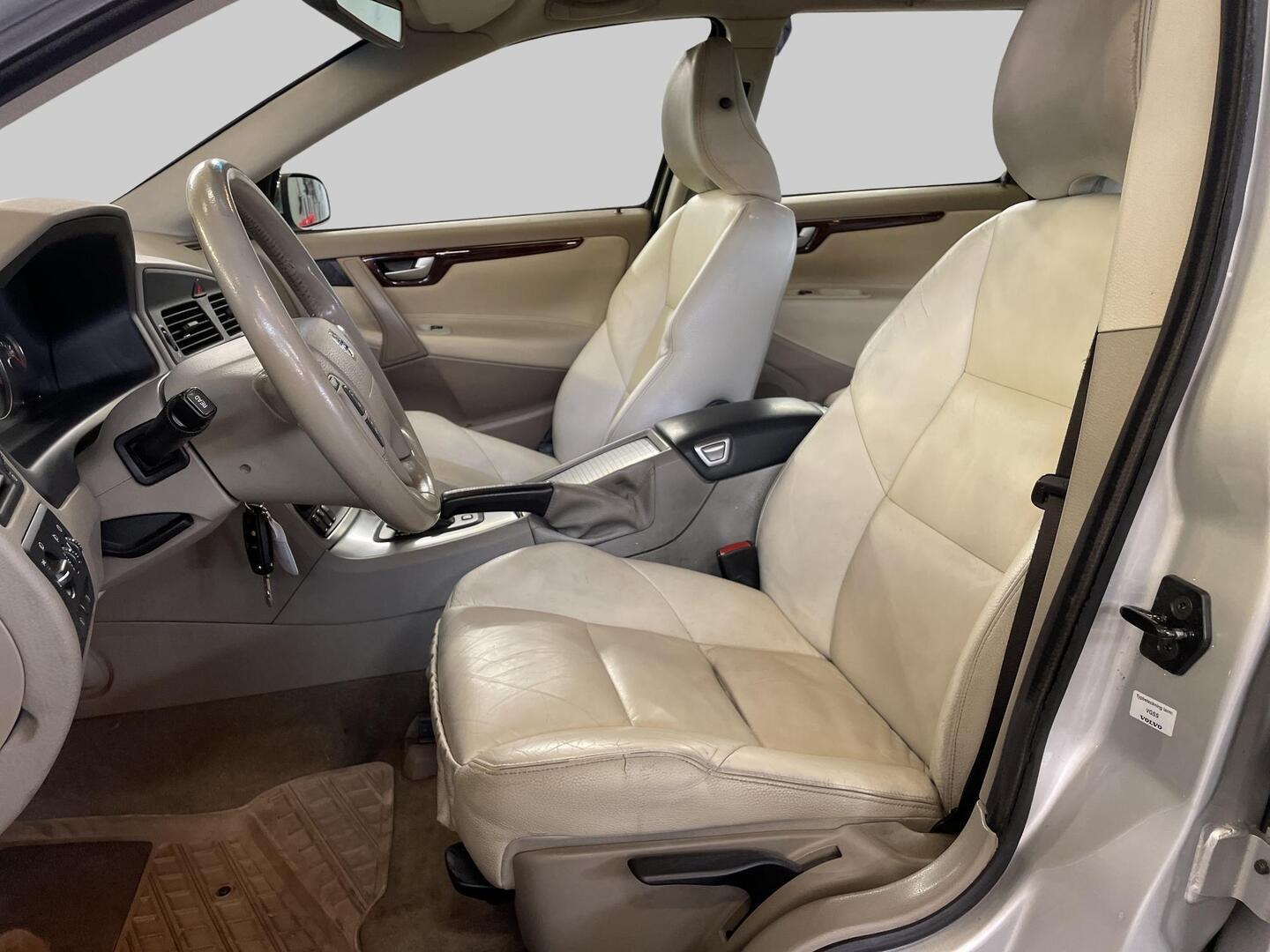 VOLVO V70 2005