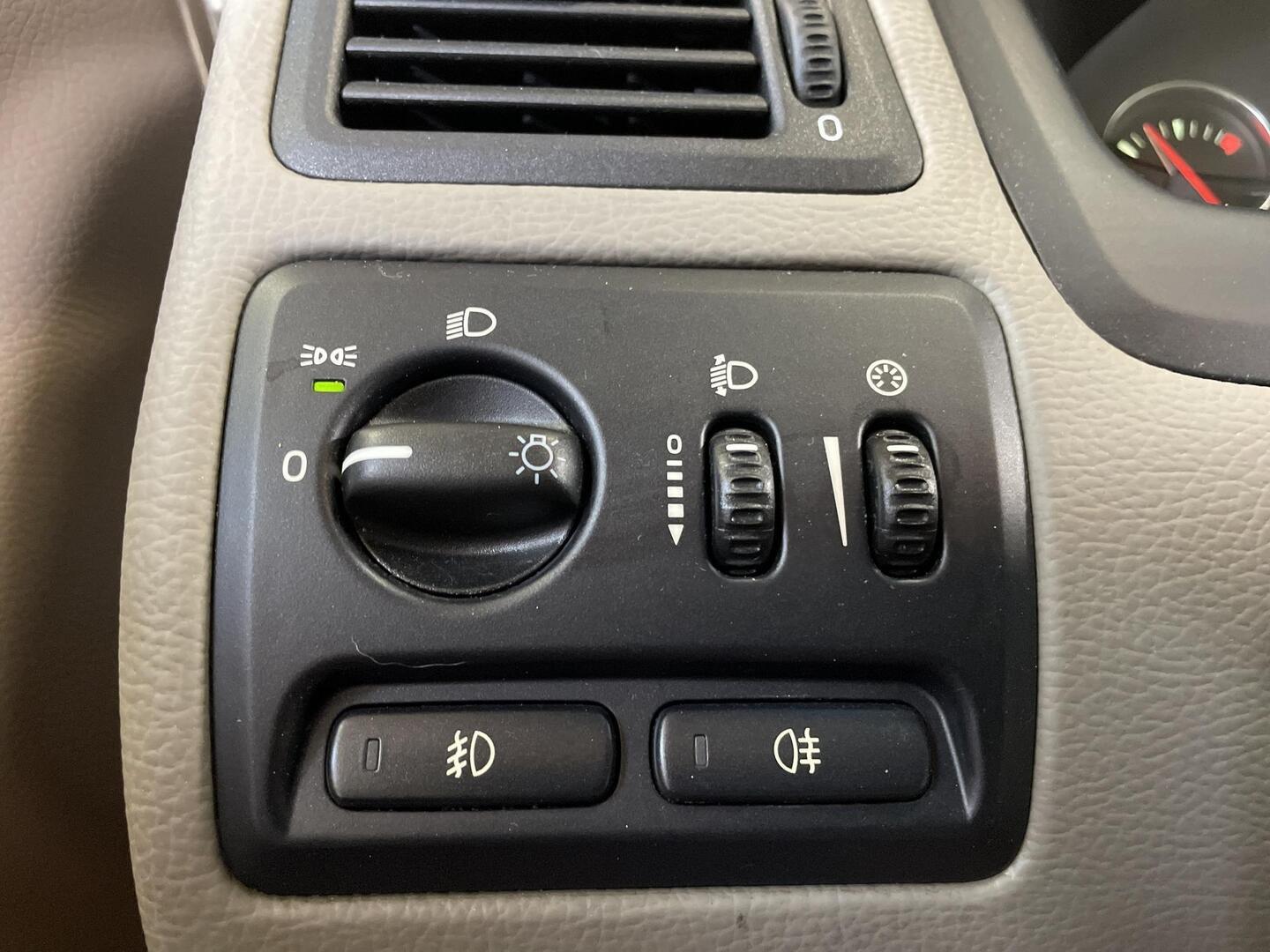 VOLVO V70 2005