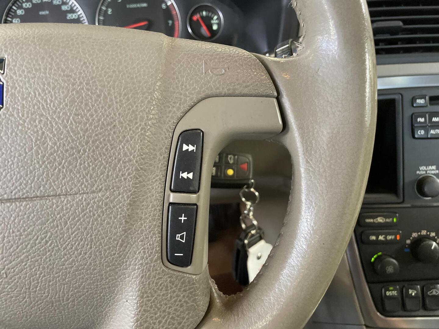 VOLVO V70 2005
