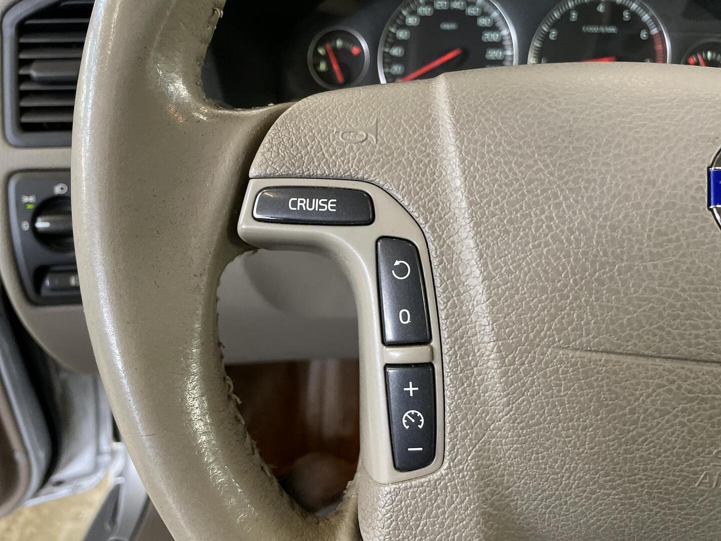 VOLVO V70 2005