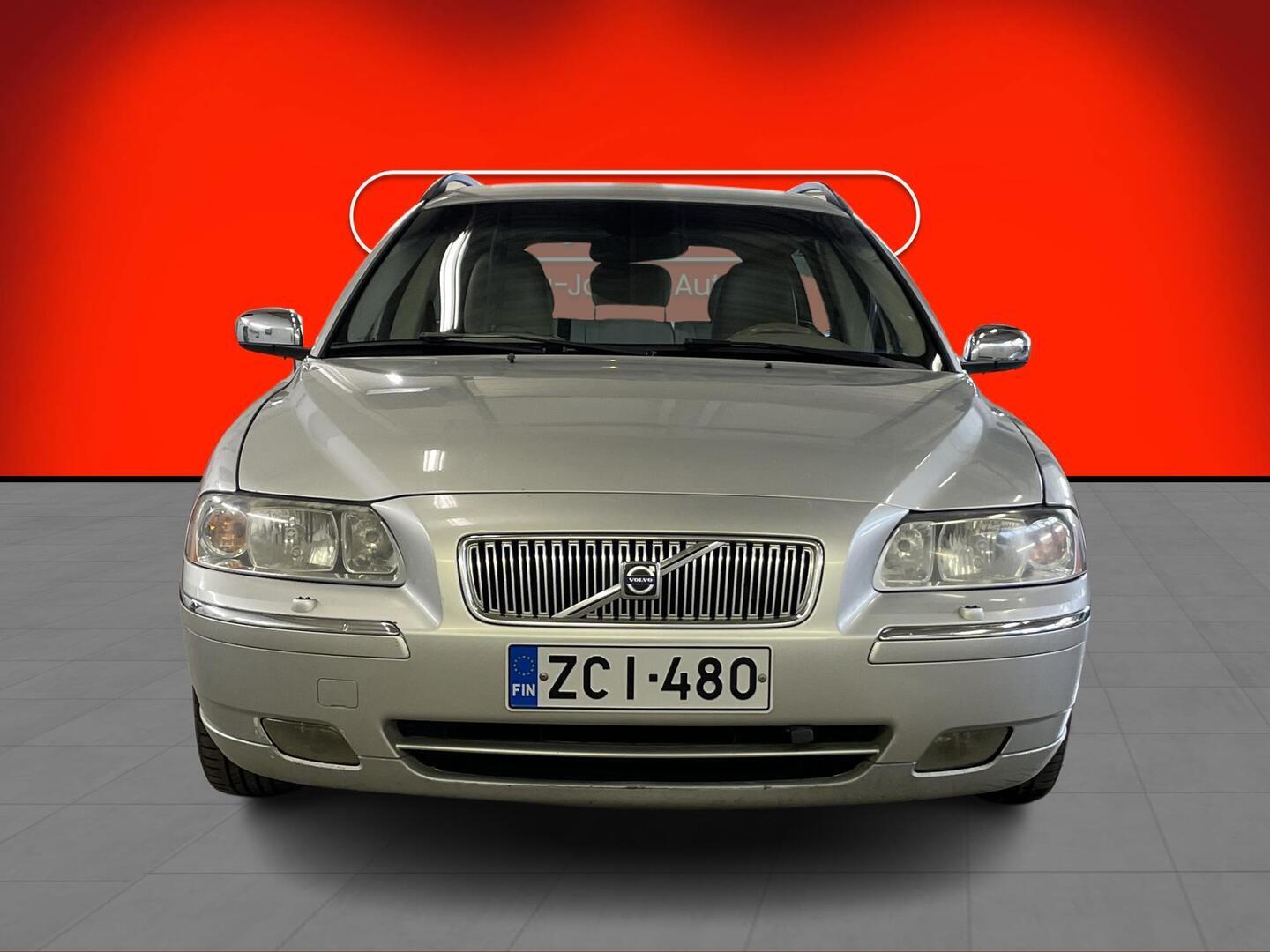 VOLVO V70 2005