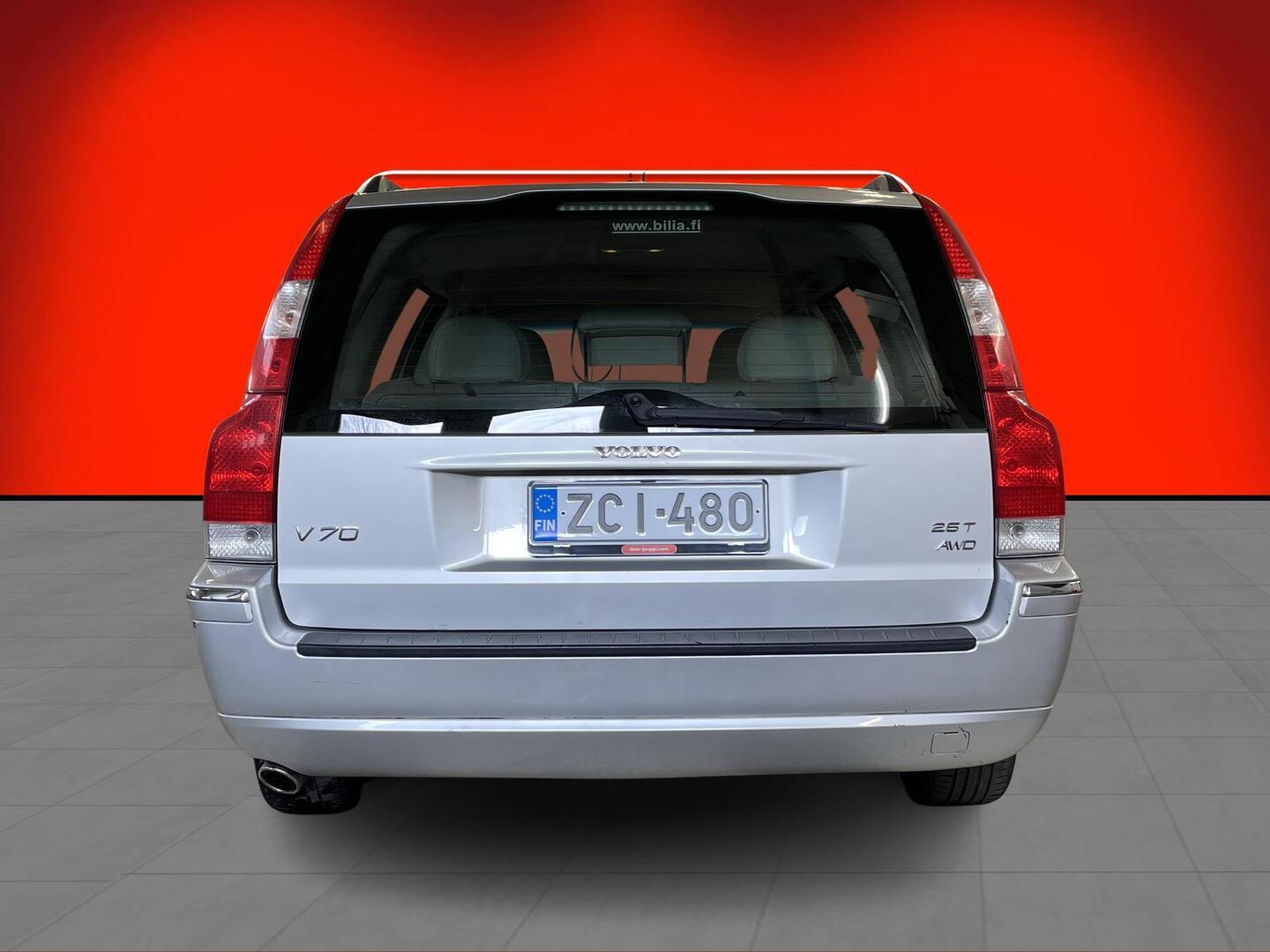 VOLVO V70 2005