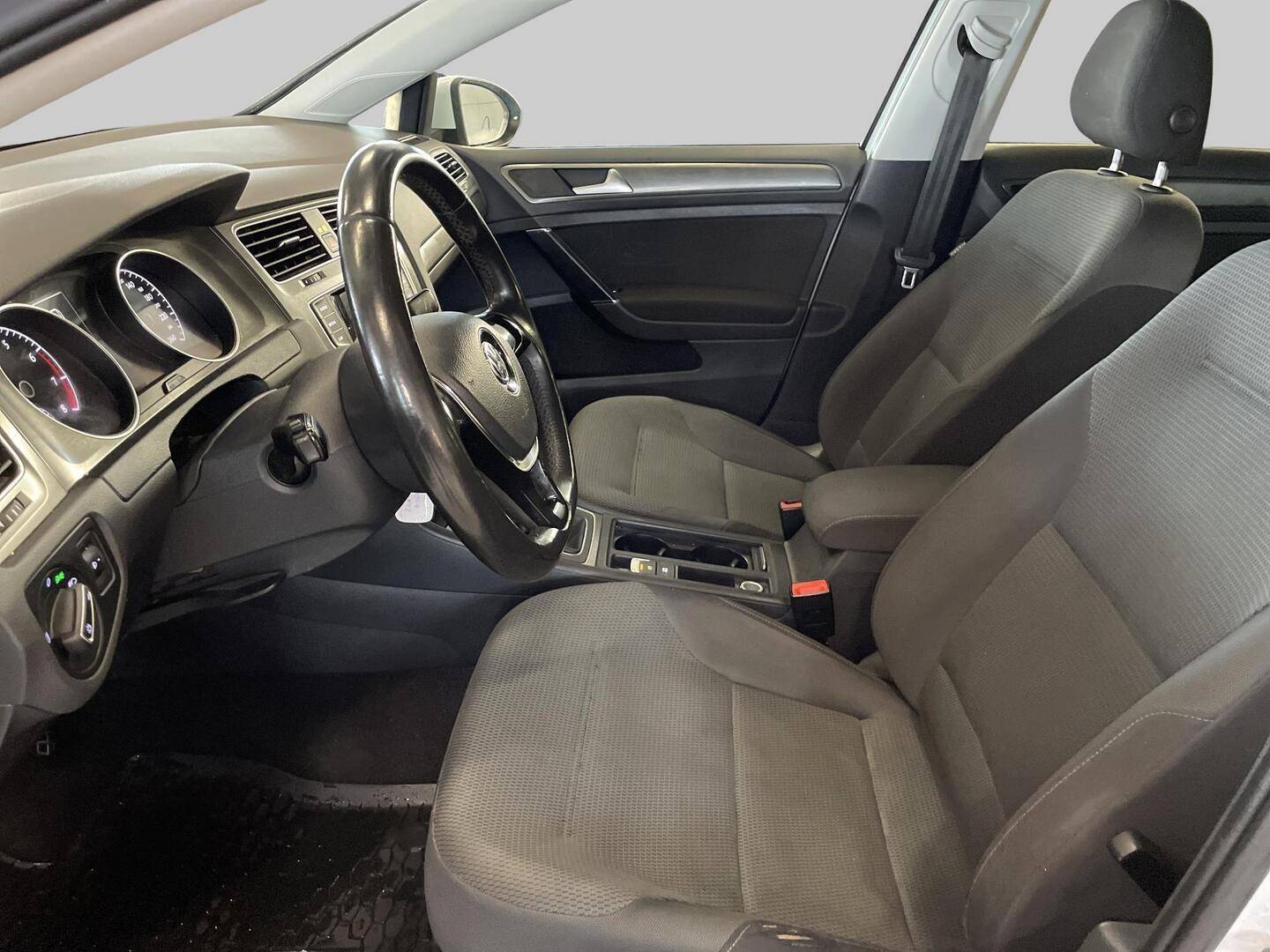 VOLKSWAGEN Golf 2013