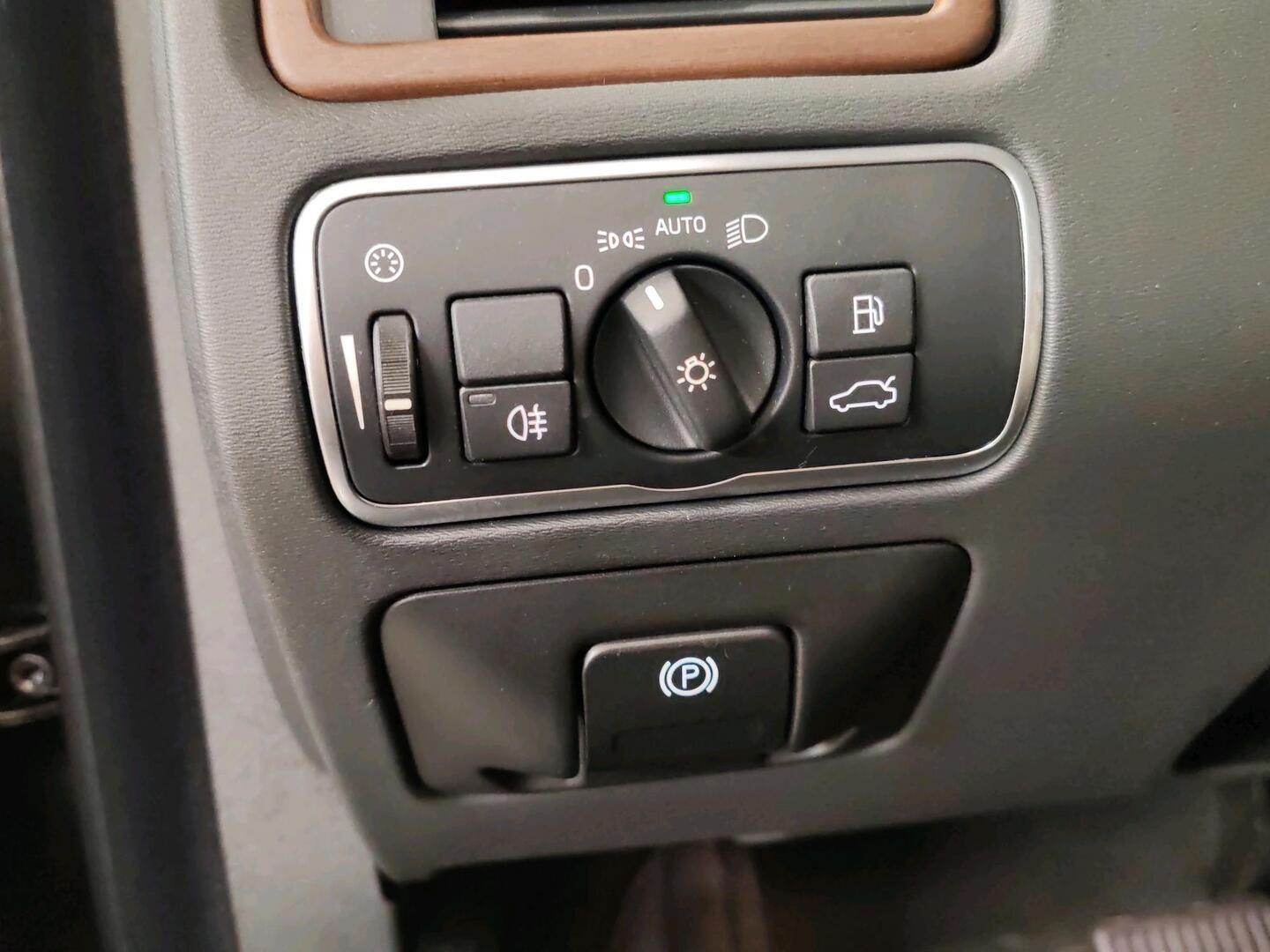 VOLVO XC70 2015