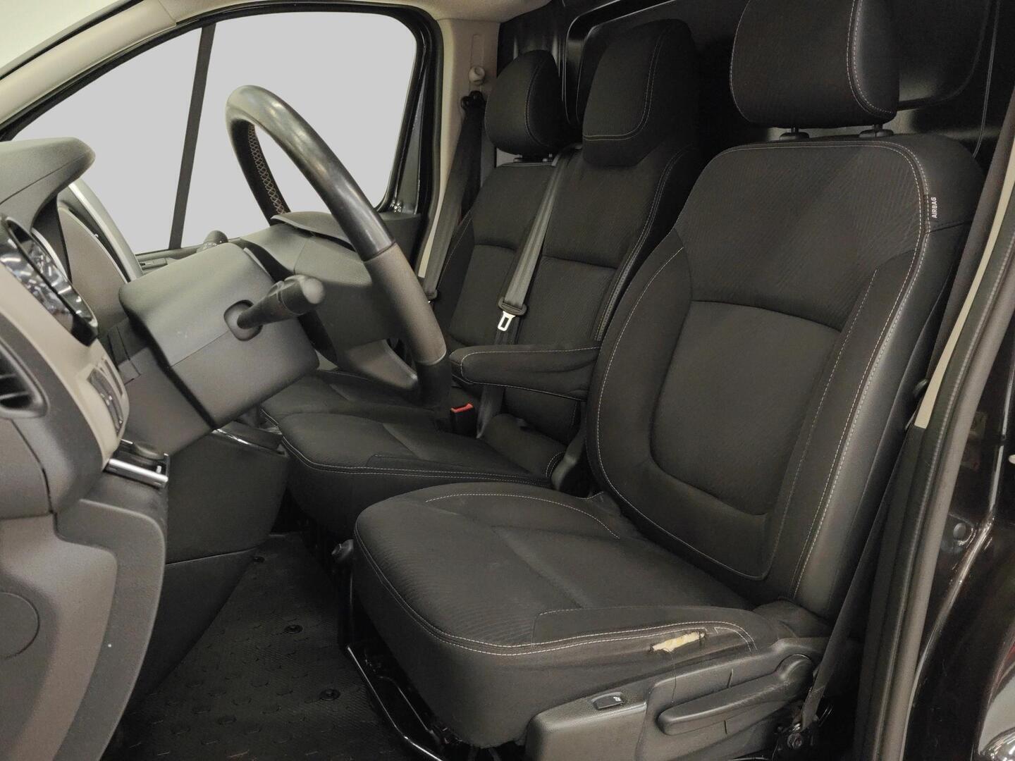 NISSAN NV300 2019