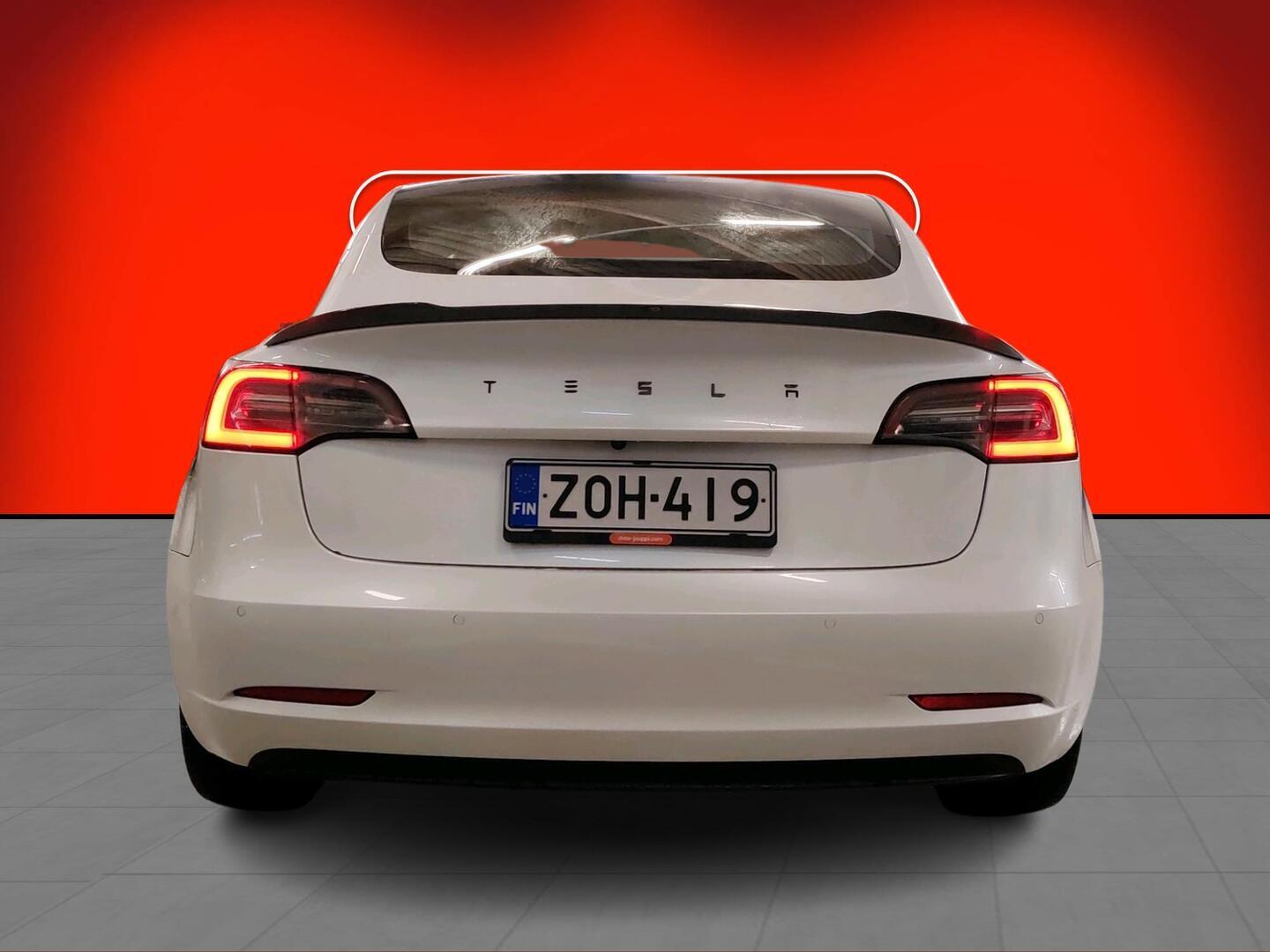 TESLA Model 3 2020