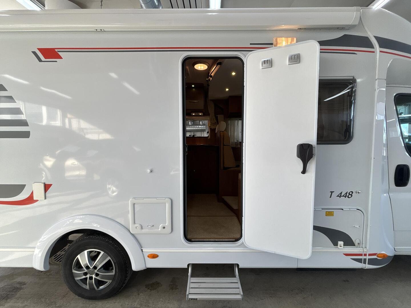 CARADO T 448 2012
