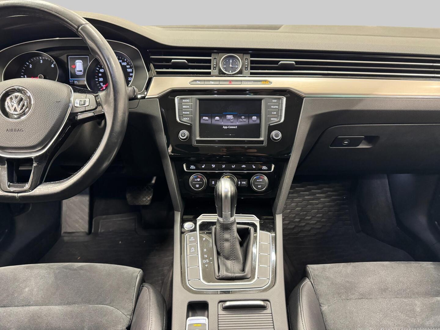 VOLKSWAGEN Passat 2017